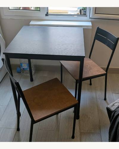 Mesa y sillas