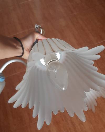 Lámpara de techo floral de metal y vidrio