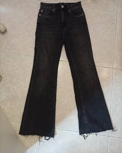 Pantalón vaquero negro Stradivarius talla 34 chica con poco uso